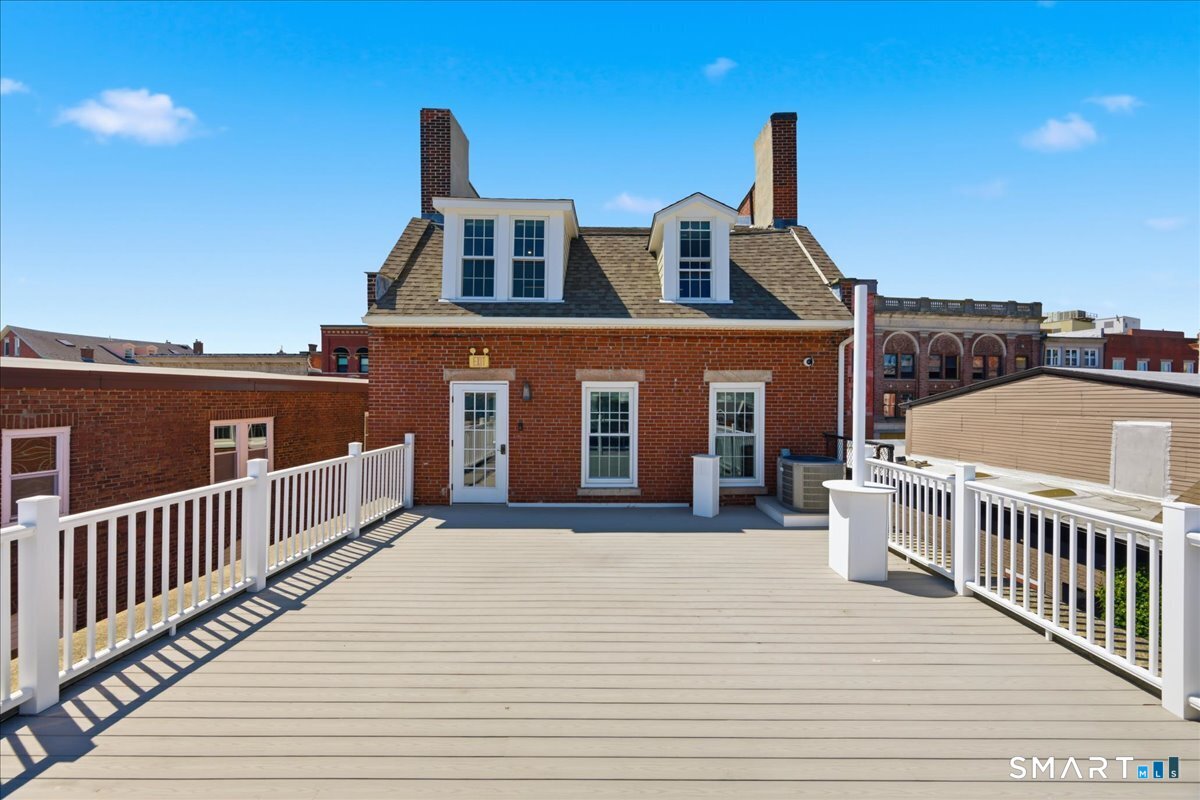 40 Bank Street New London CT 06320