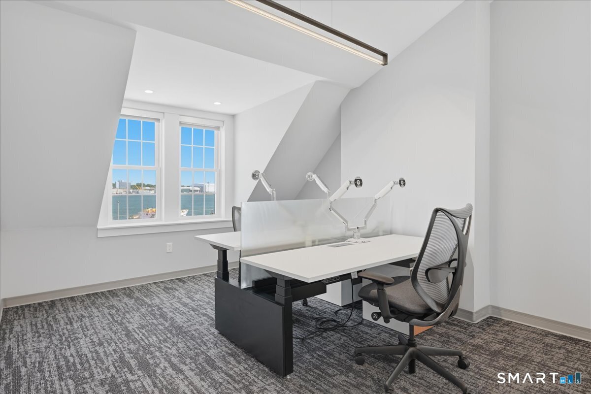 40 Bank Street New London CT 06320