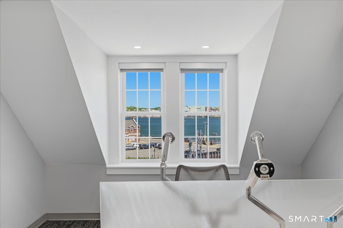 40 Bank Street New London CT 06320