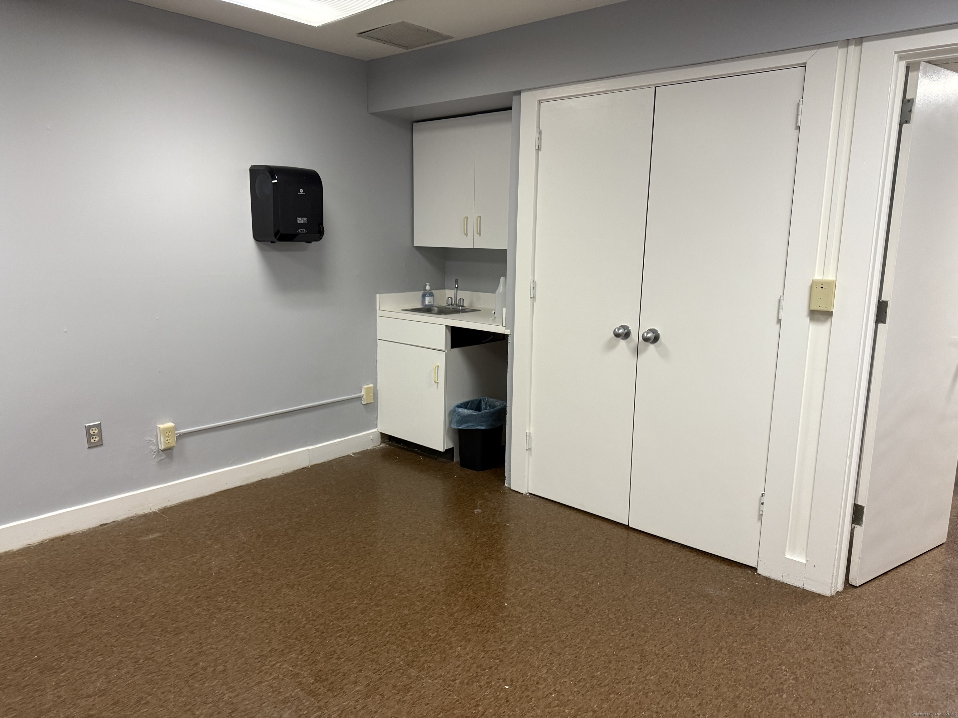 70 Boston Post Road Waterford CT 06385