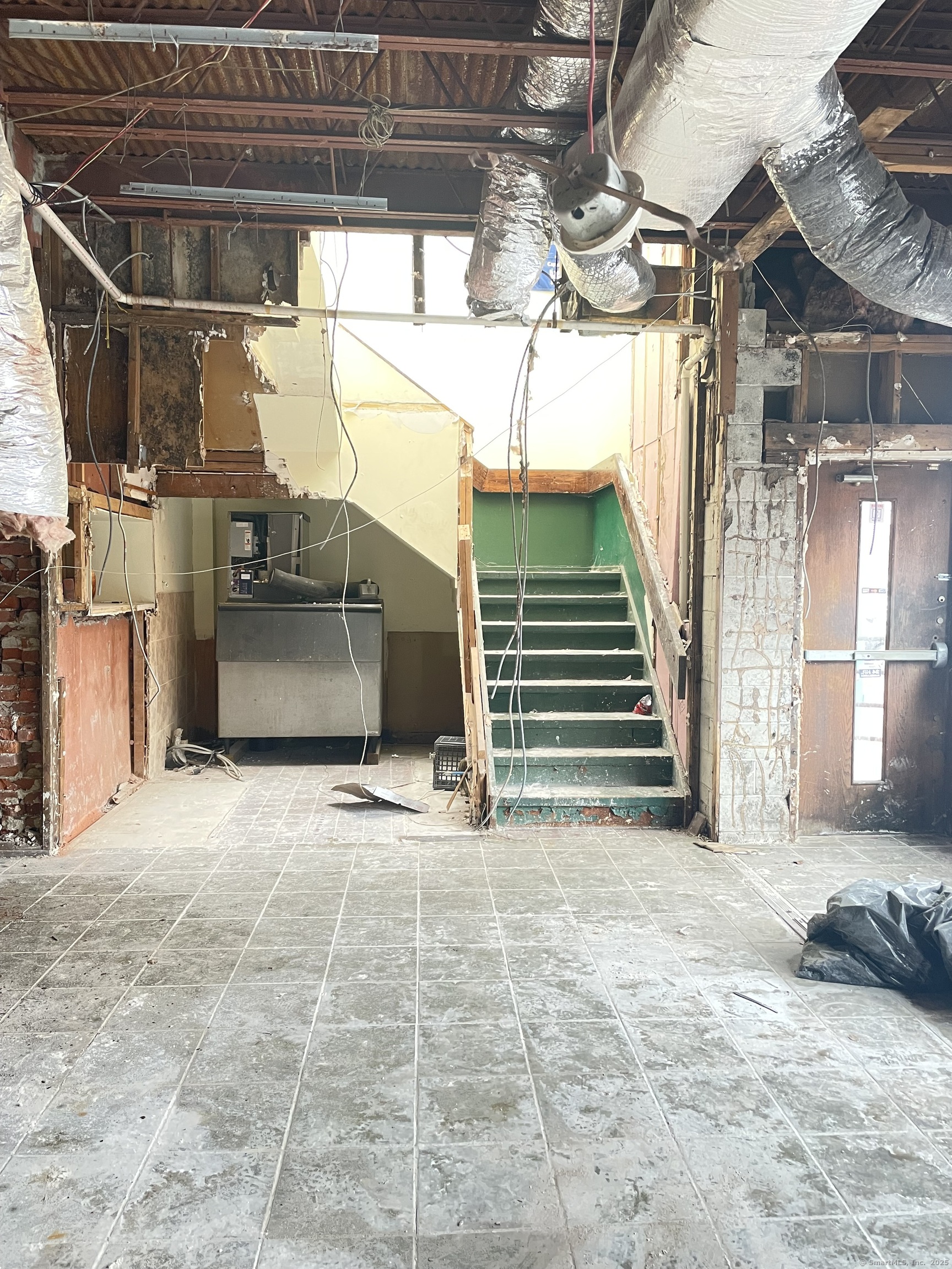 8 Bank Street New London CT 06320