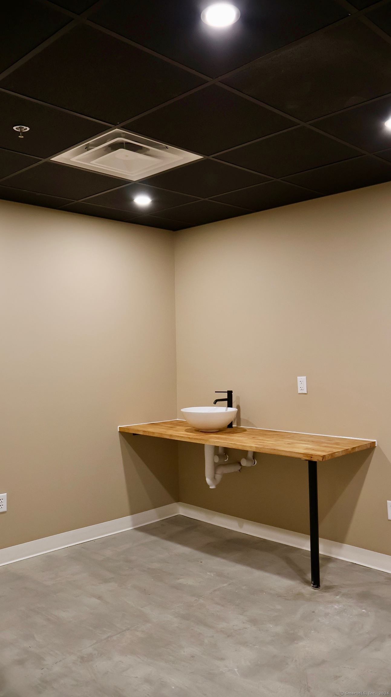 777 Unit H Echo Lake Road Watertown CT 06795