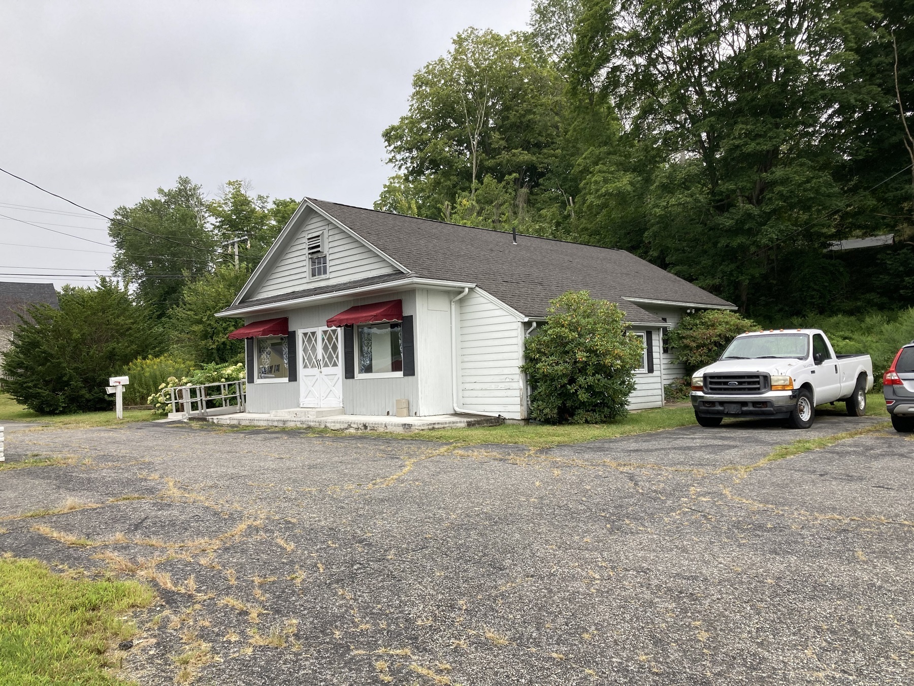 1595 Hartford New London Turnpike Montville CT 06370