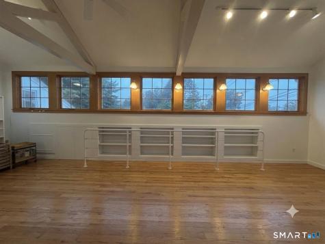 8 Novelty Lane Essex CT 06426