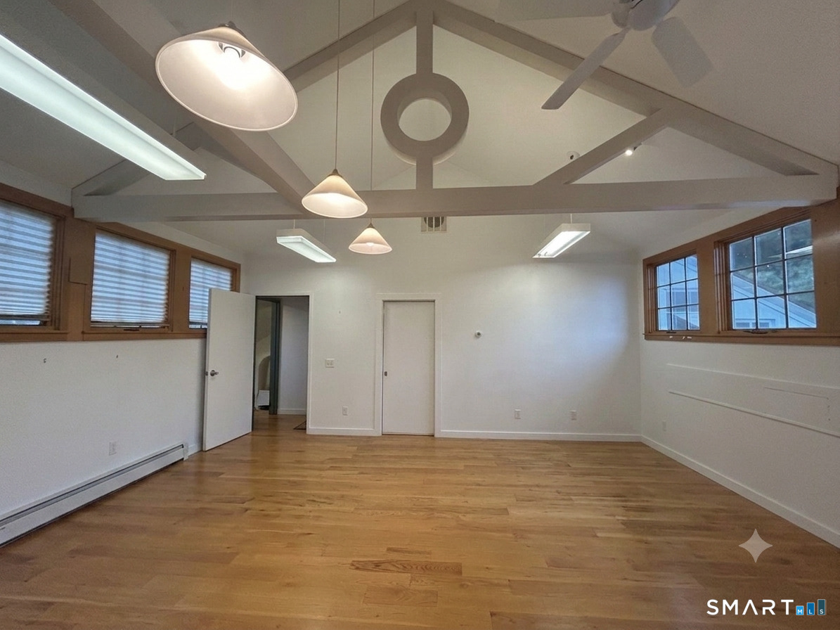 8 Novelty Lane Essex CT 06426