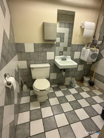 396 Chase River Road Waterbury CT 06704