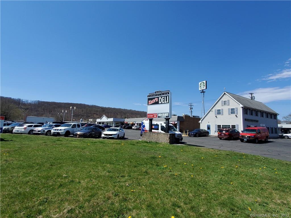 1646 Litchfield Turnpike Woodbridge CT 06525