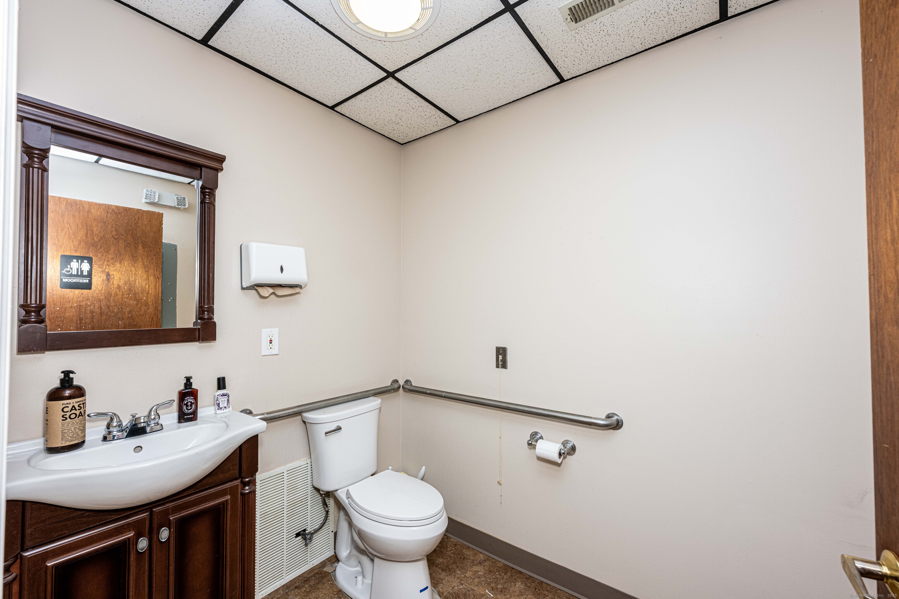 565 Washington Avenue North Haven CT 06473