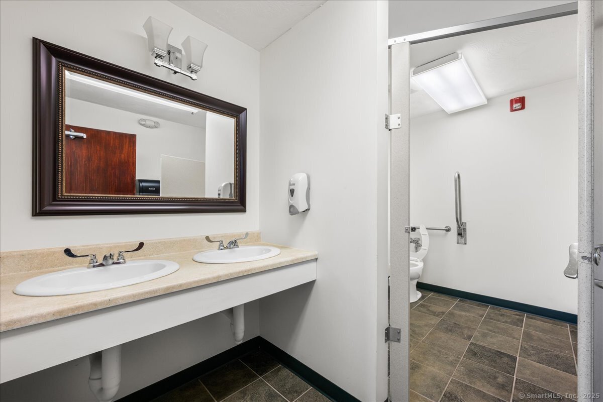 10 Railroad Avenue Norwich CT 06360