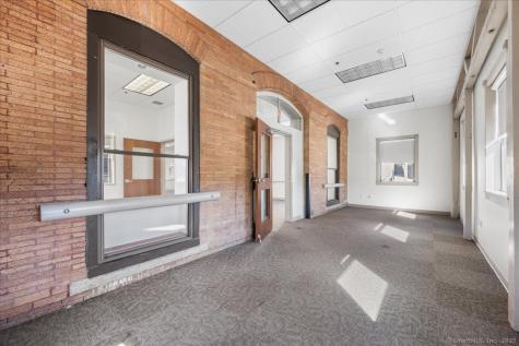 10 Railroad Avenue Norwich CT 06360