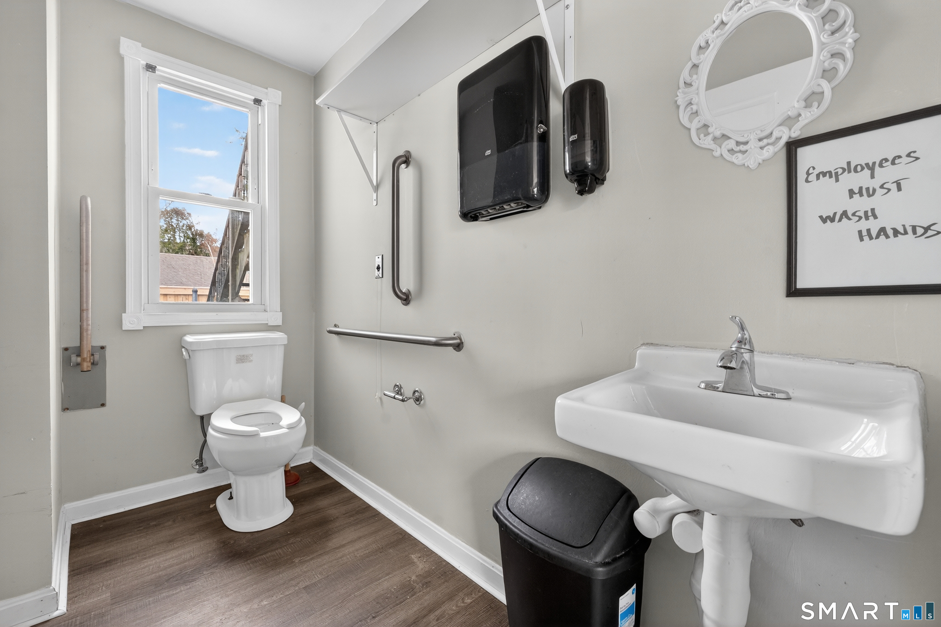 6 Lower Boulevard New London CT 06320