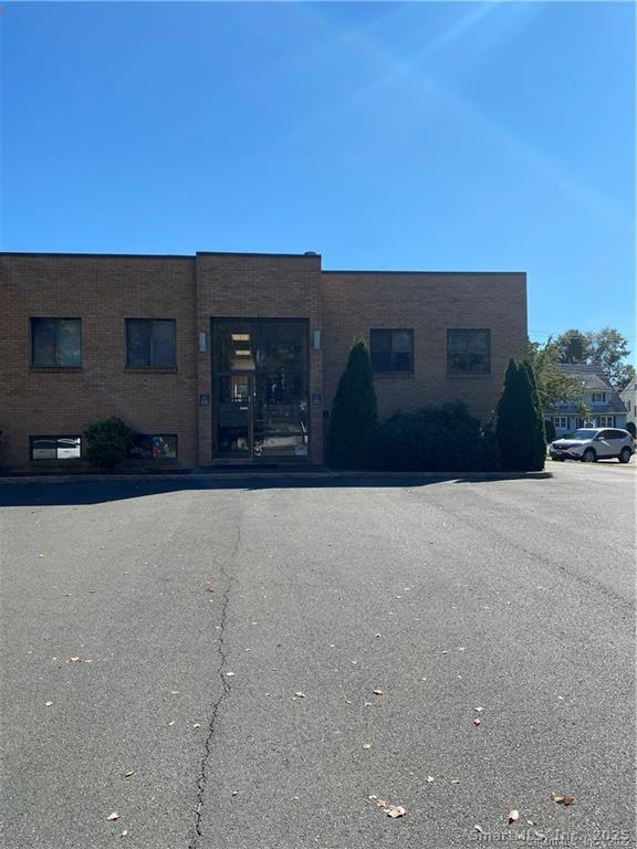 2572 Whitney Avenue Hamden CT 06518