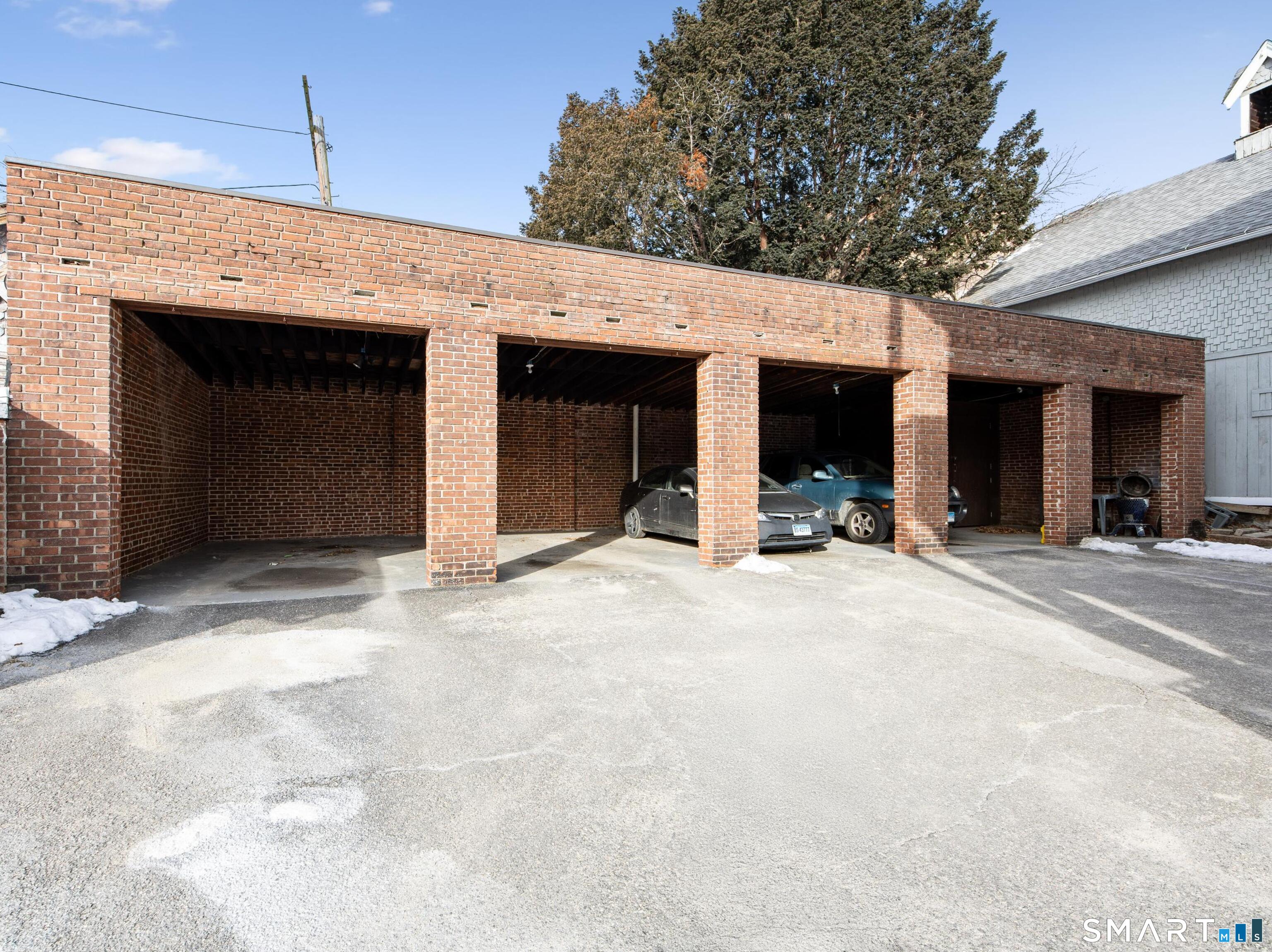 21 Holmes Avenue Waterbury CT 06710