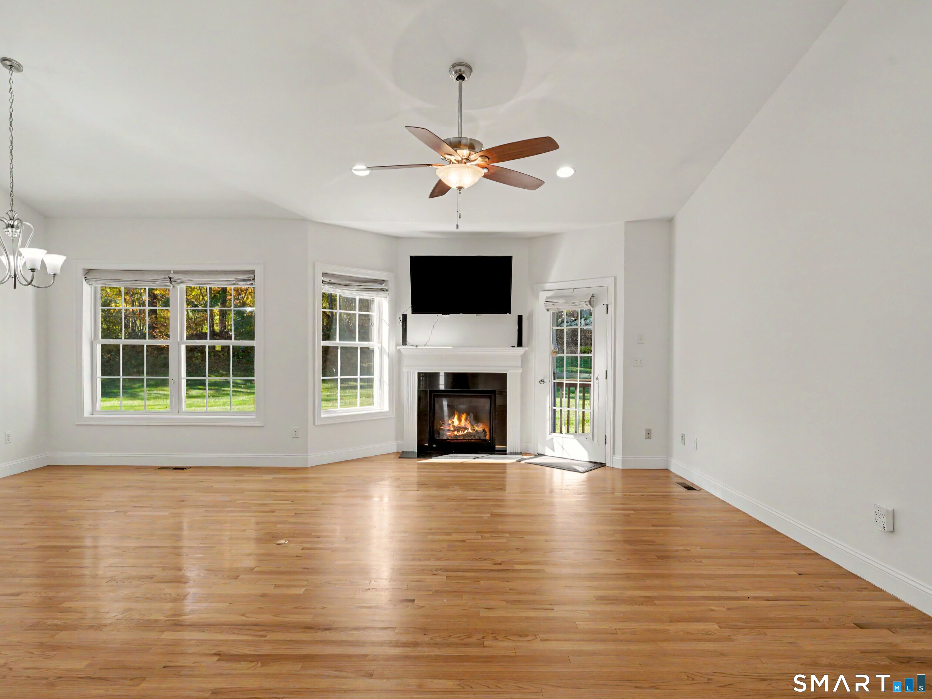 41 Pondview Circle Beacon Falls CT 06403