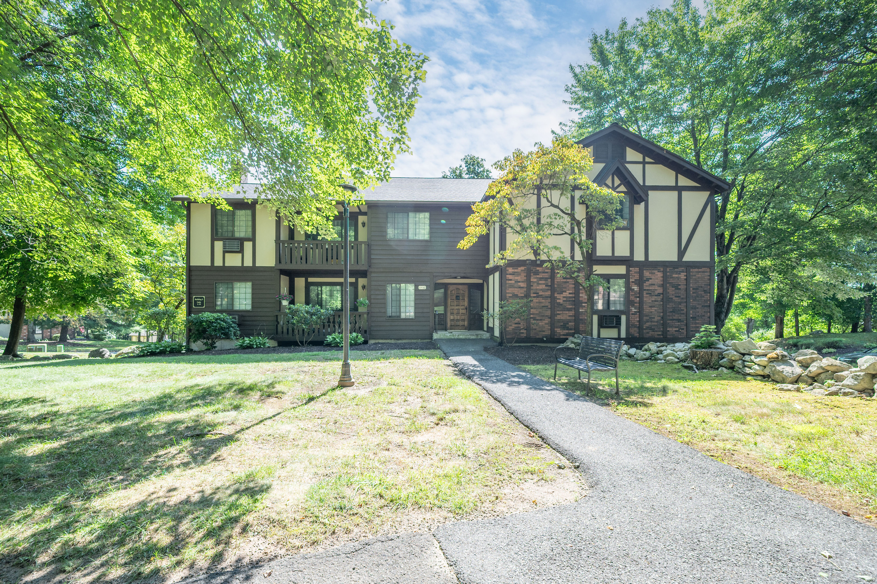 4 Canterbury Court Brookfield CT 06804