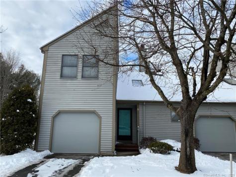 8 Elm Meadows Enfield CT 06082