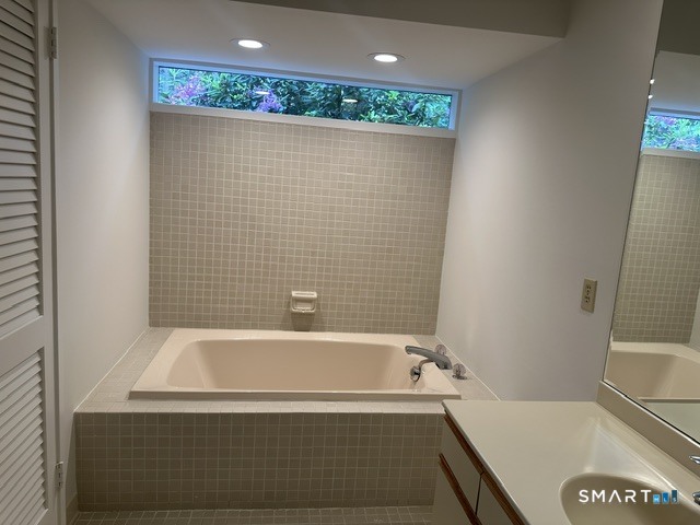18 Heritage Crest Southbury CT 06488