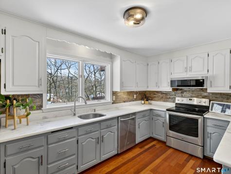 97 West Main Street East Lyme CT 06357