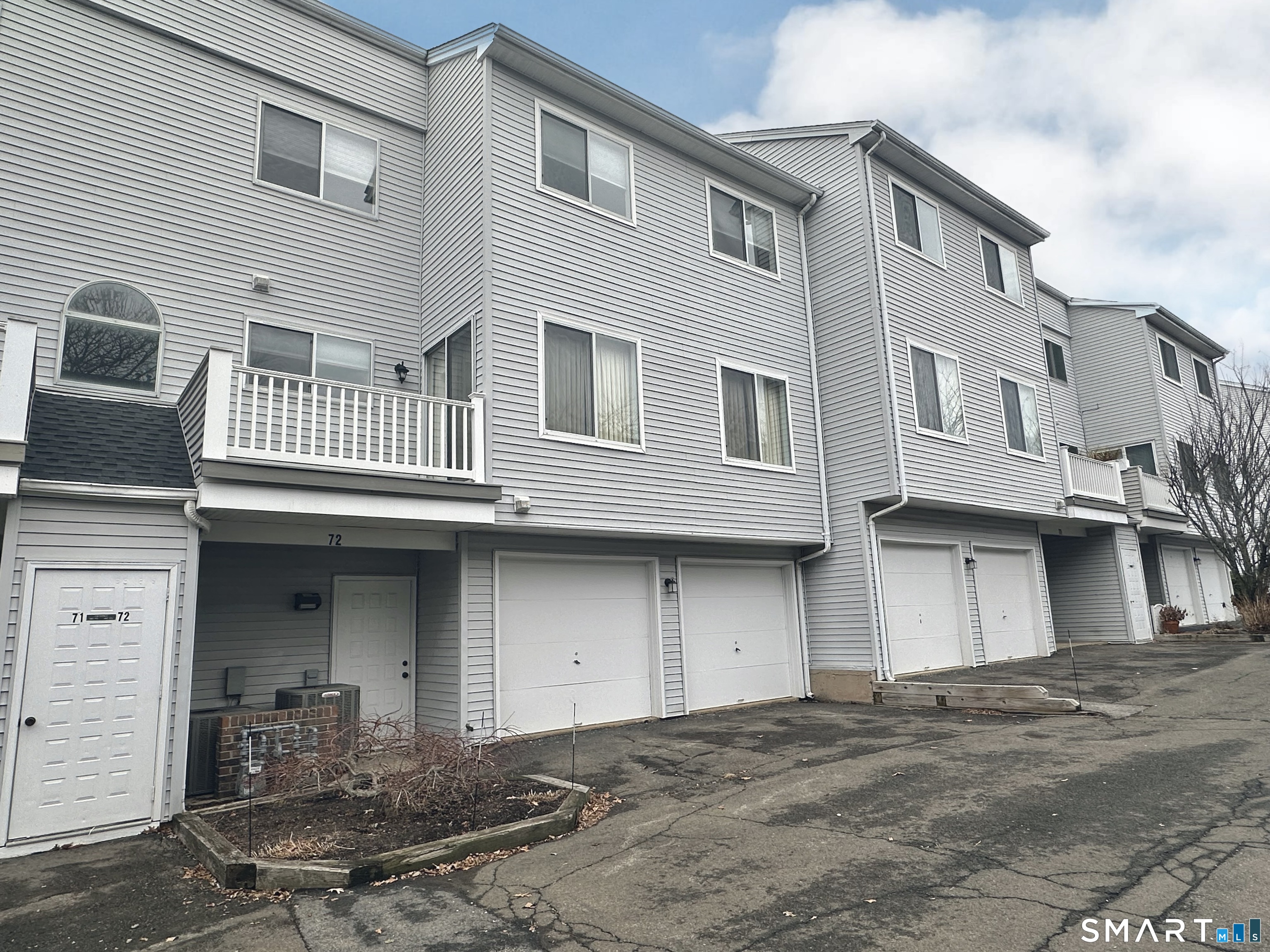 Wallingford CT, 72 Staffordshire Commons Drive, Unit 72