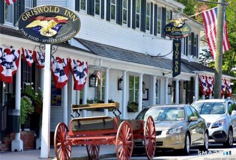 27 North Main Street Essex CT 06426
