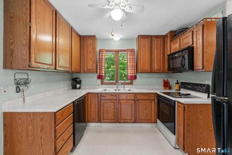 83 Carriage House Enfield CT 06082