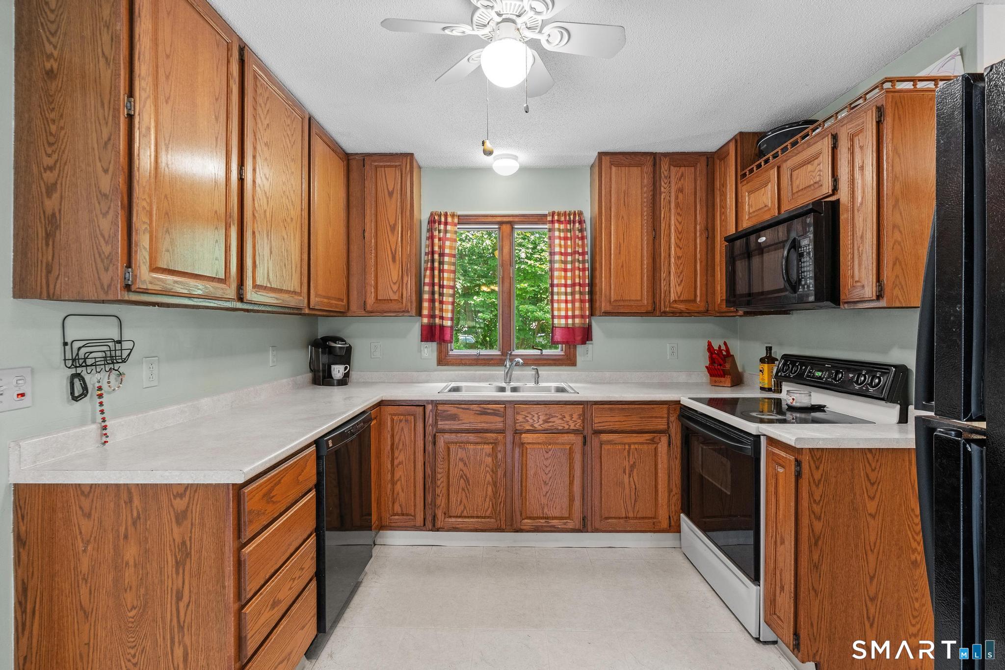 83 Carriage House Enfield CT 06082