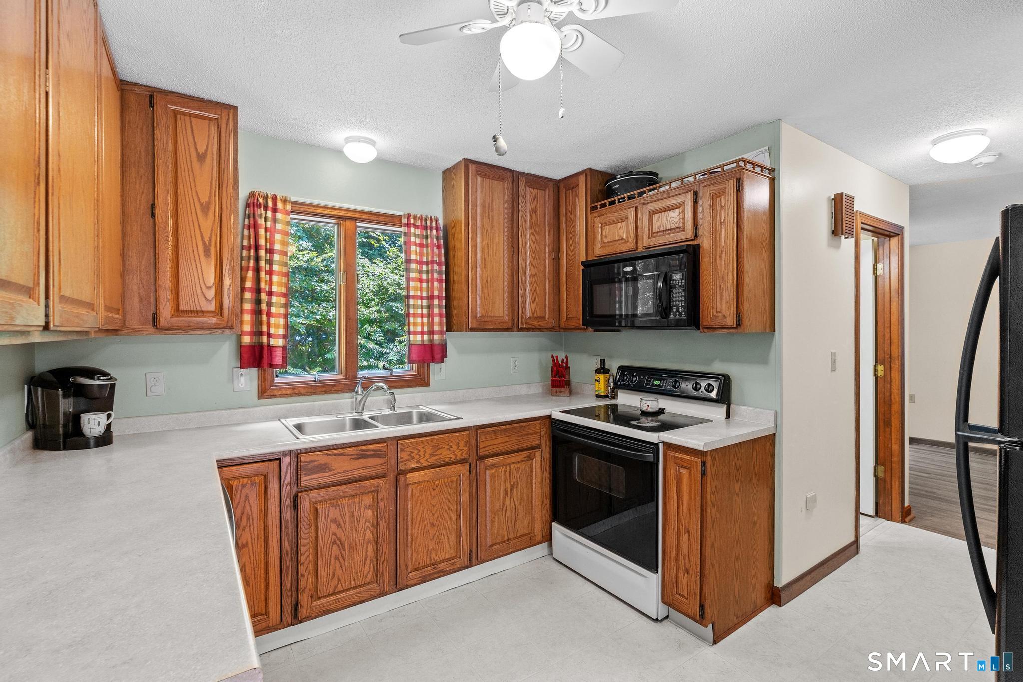 83 Carriage House Enfield CT 06082