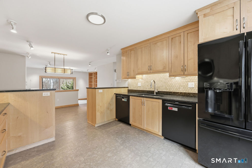 70 Conestoga Way Glastonbury CT 06033