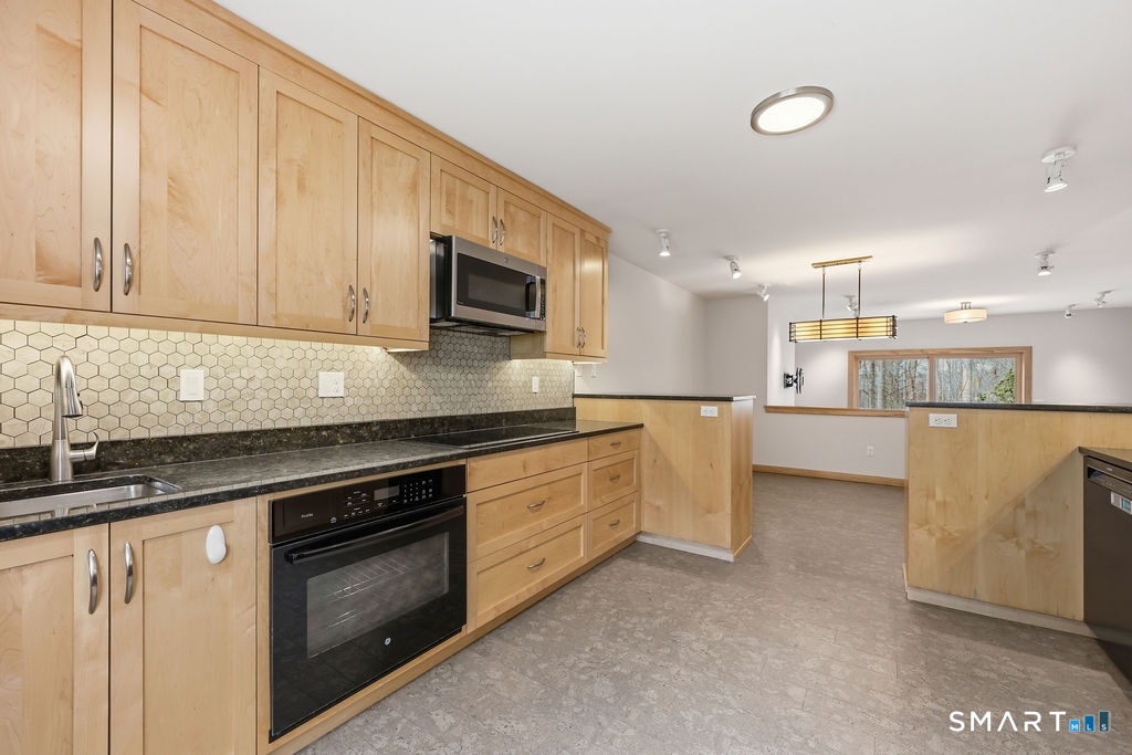 70 Conestoga Way Glastonbury CT 06033