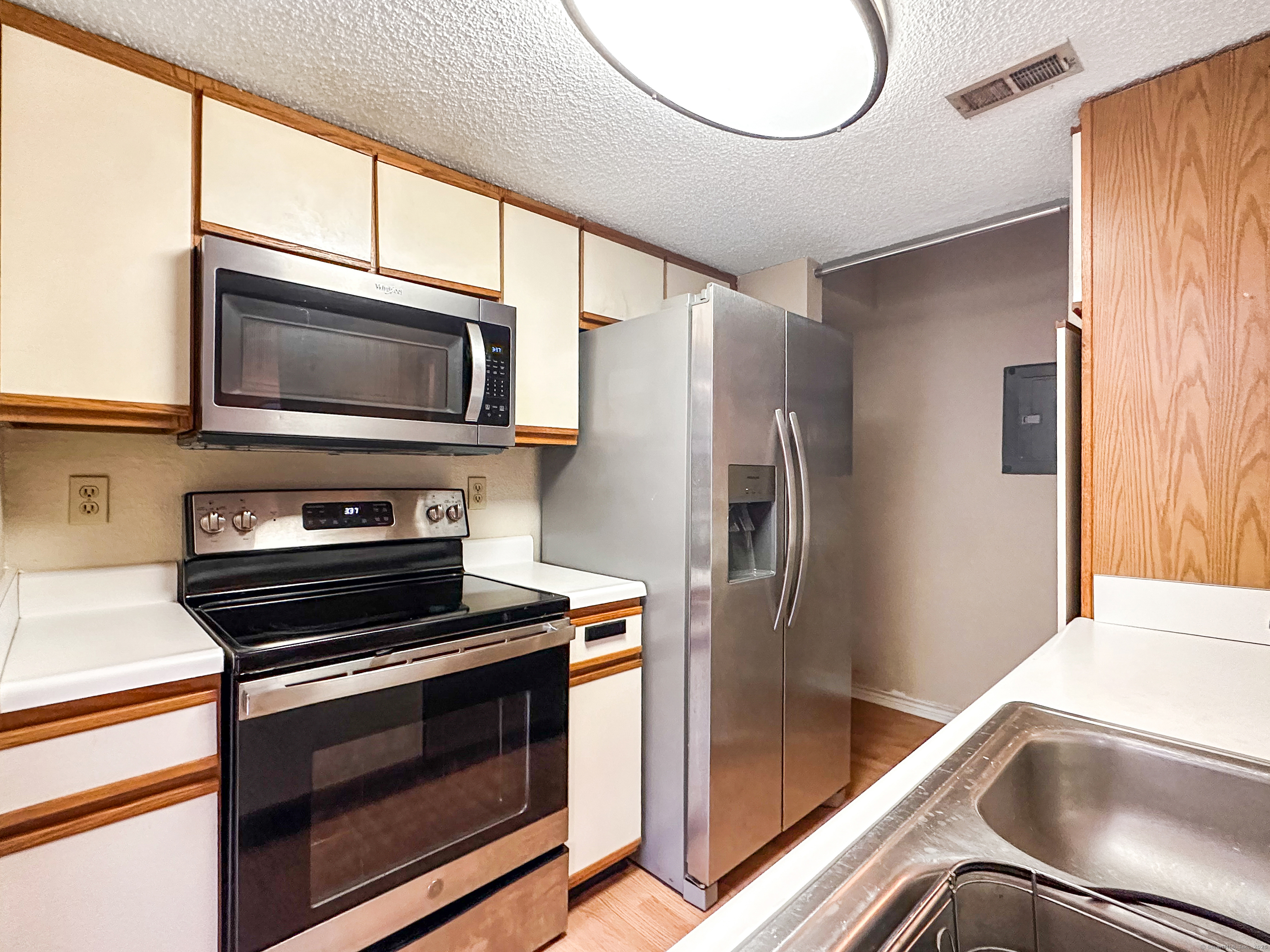 31 High Street East Hartford CT 06118