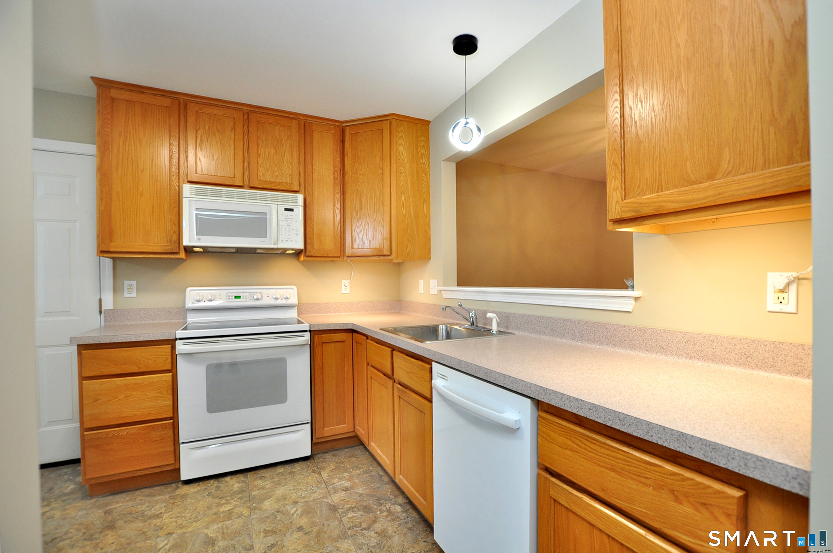 241 Kings Landing Windsor CT 06095
