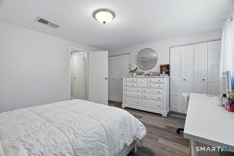 135 Knapps Highway Fairfield CT 06825