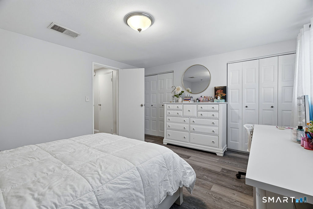 135 Knapps Highway Fairfield CT 06825