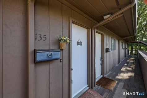 135 Knapps Highway Fairfield CT 06825