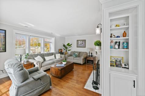 253 Mayfield Drive Trumbull CT 06611