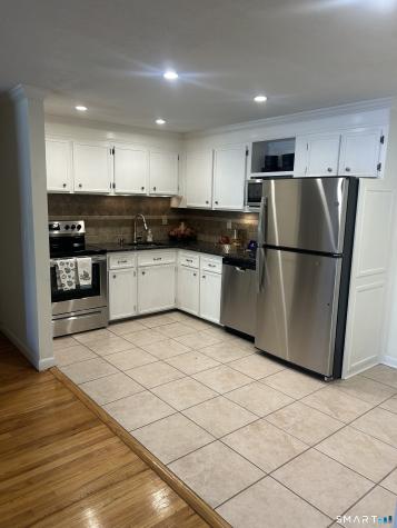 108 Oakwood Avenue West Hartford CT 06119