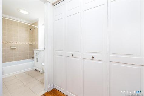 108 Oakwood Avenue West Hartford CT 06119
