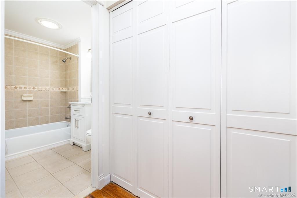 108 Oakwood Avenue West Hartford CT 06119