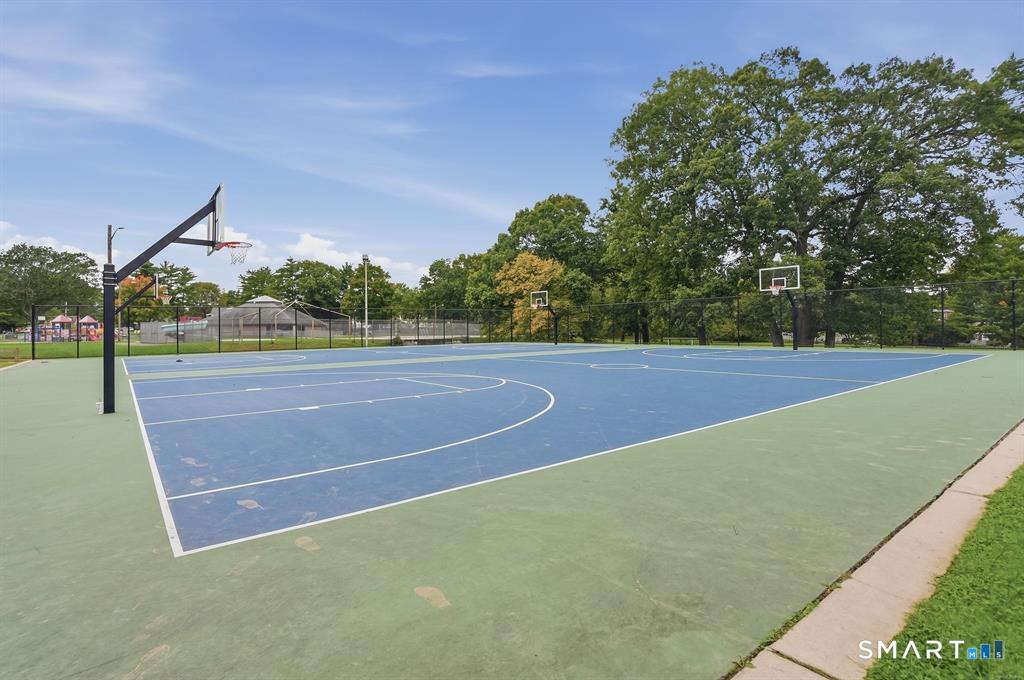 108 Oakwood Avenue West Hartford CT 06119