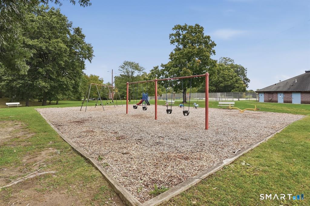 108 Oakwood Avenue West Hartford CT 06119