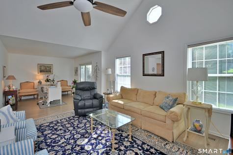 44 Elizabeth Circle Newtown CT 06482