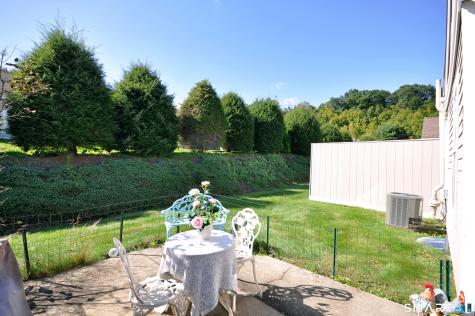 44 Elizabeth Circle Newtown CT 06482