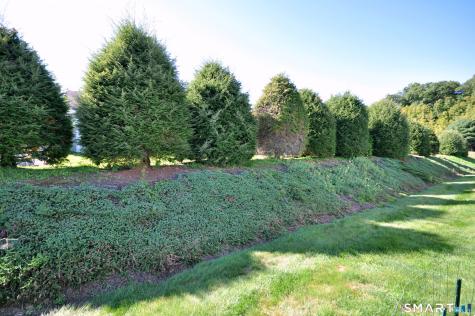 44 Elizabeth Circle Newtown CT 06482