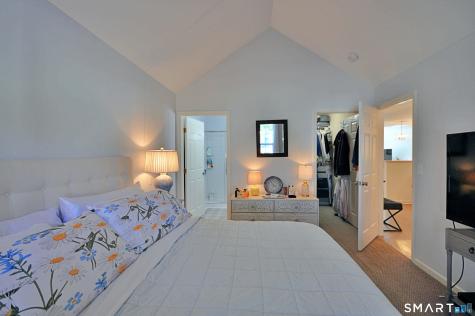 44 Elizabeth Circle Newtown CT 06482