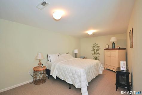 44 Elizabeth Circle Newtown CT 06482