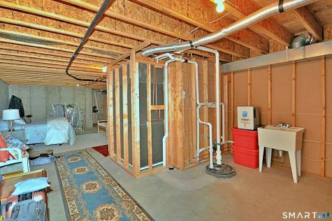44 Elizabeth Circle Newtown CT 06482