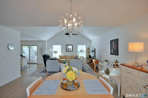 44 Elizabeth Circle Newtown CT 06482
