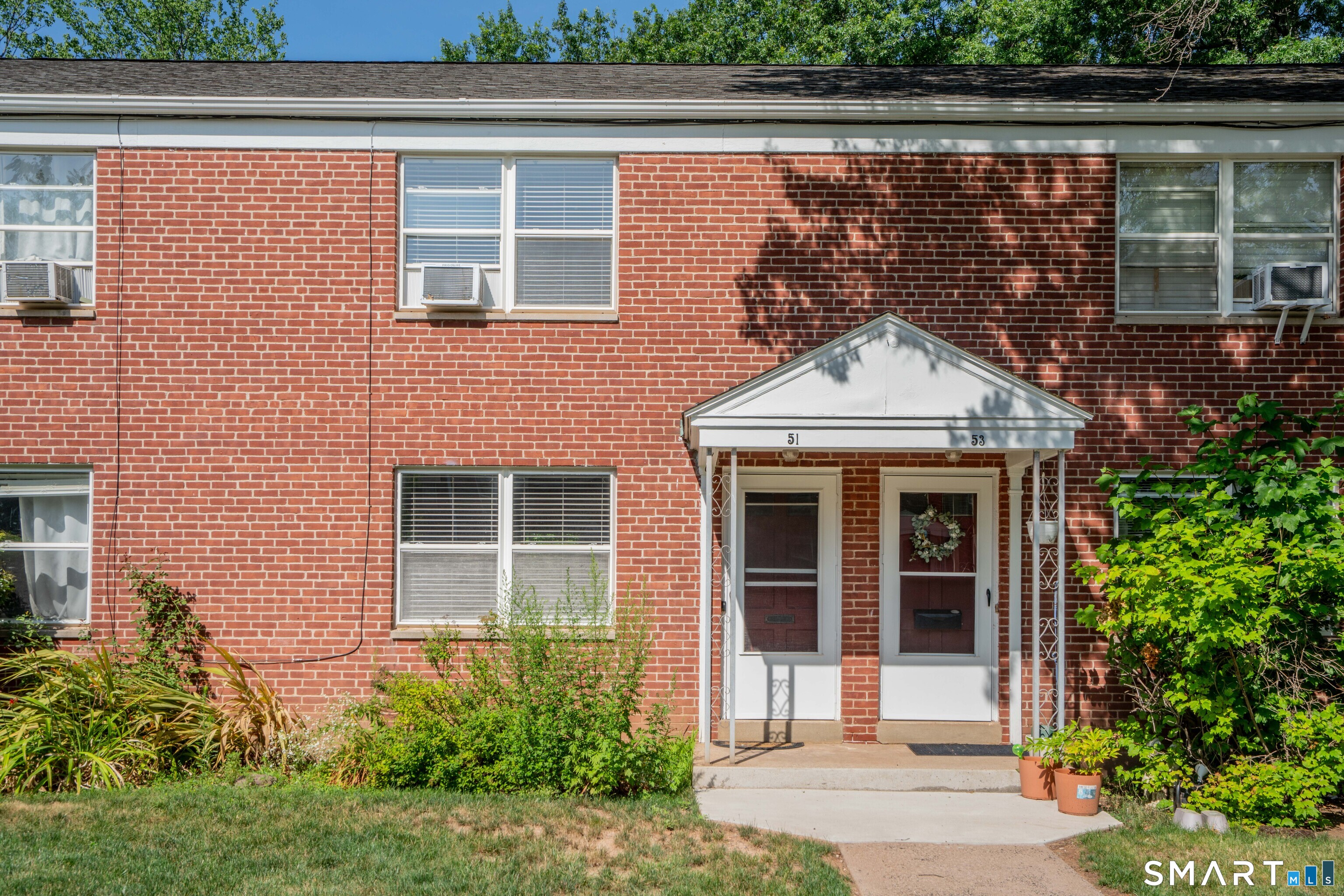 51 Arnold Way West Hartford CT 06119