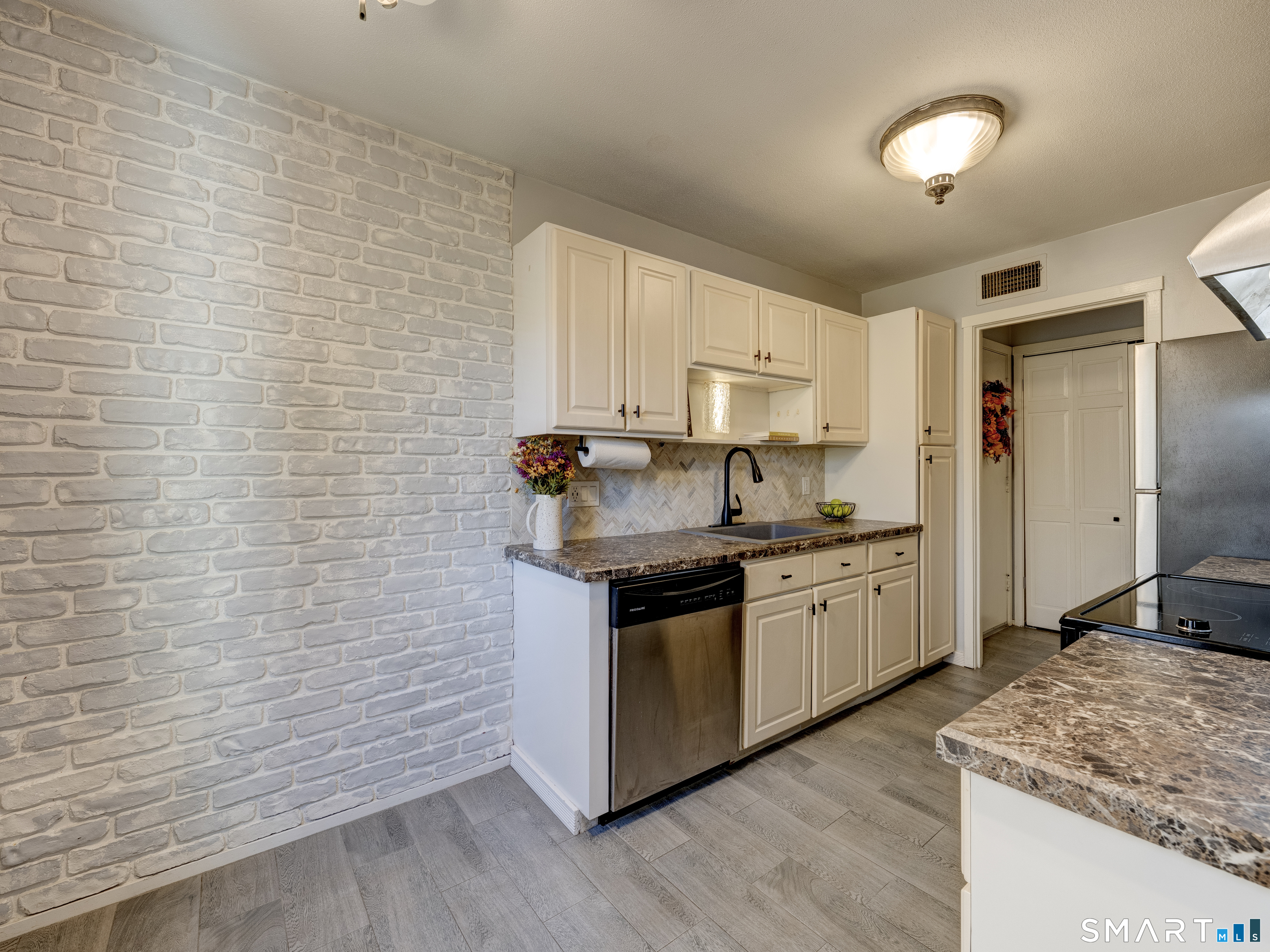 26 Forest Hill Drive Simsbury CT 06070