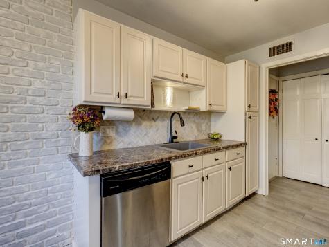 26 Forest Hill Drive Simsbury CT 06070